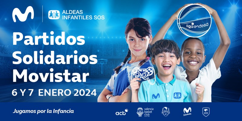 Imagen de los partidos SOlidarios Movistar con tres niños con un balón en fondo azul