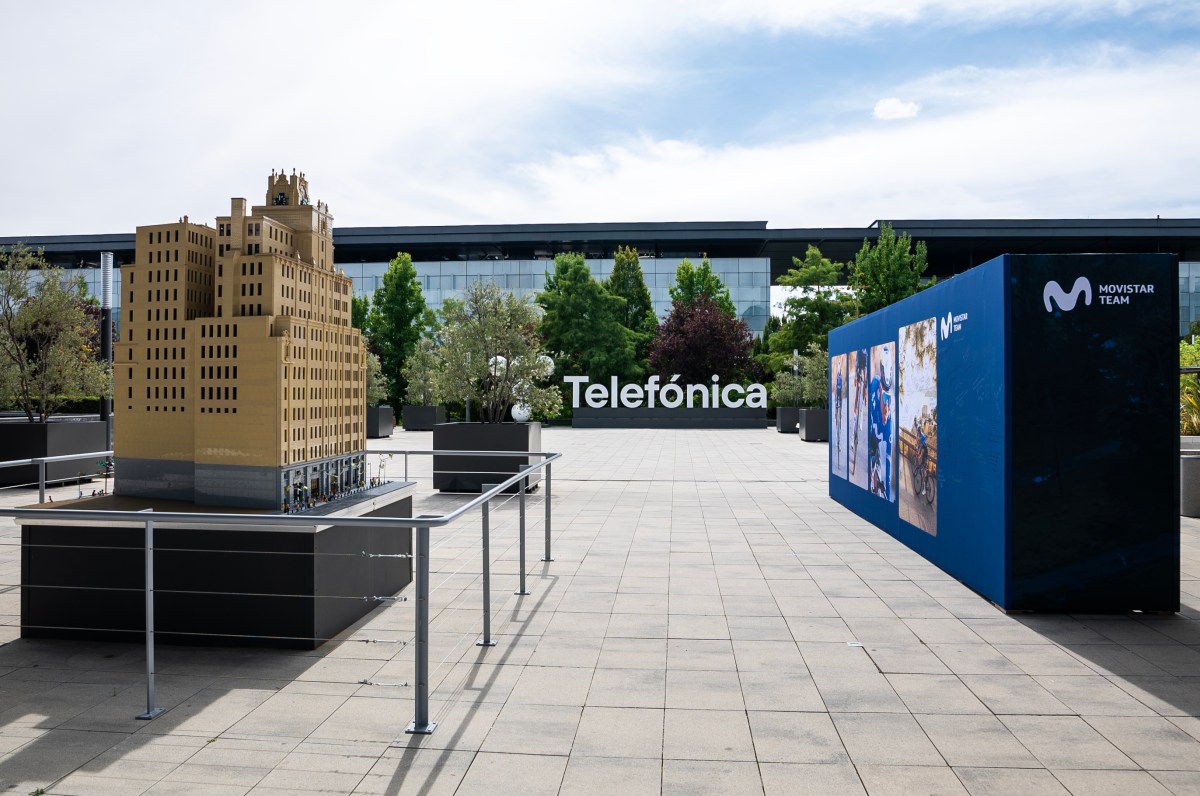 Imagen de Distrito preparado para celebrar una etapa de la Vuelta a España con motivo del Centenario de la Compañía